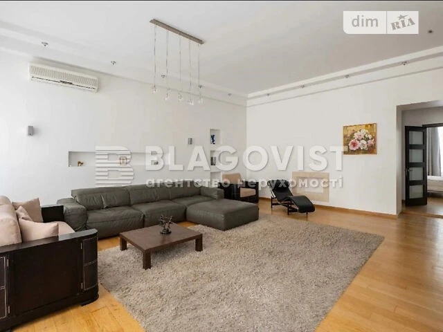 Sale of 4-room apartment 112.2 sq. m on Kruglouniversitytska Street