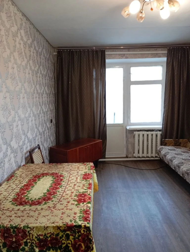 Selling a 2-room apartment in the village of Chorniavka. Owner.