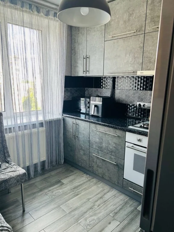 Продам ДВОКІМНАТНУ квартиру з повним СЬОГОРОЧНИМ ремонтом, район