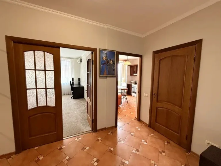 For rent, one-bedroom apartment (54 sq m) in Kyiv, Darnysh district