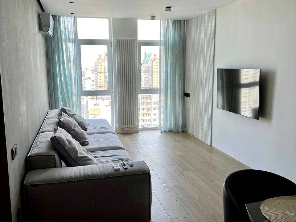 Apartment. Kyiv, Rostislavska St.