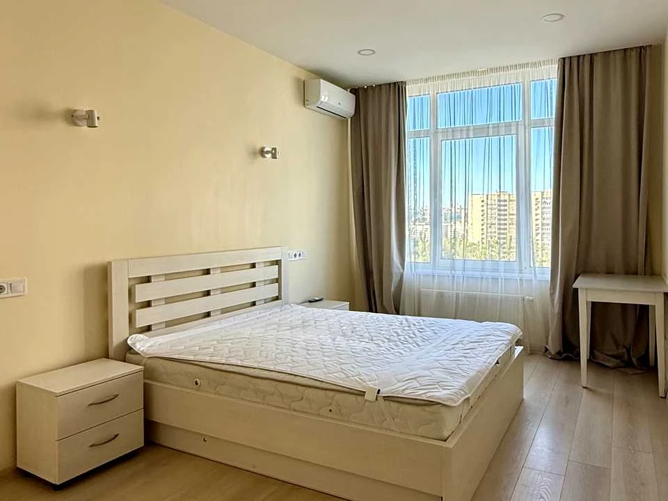 Apartment. Kyiv, Yevhen Sverstyuk St.