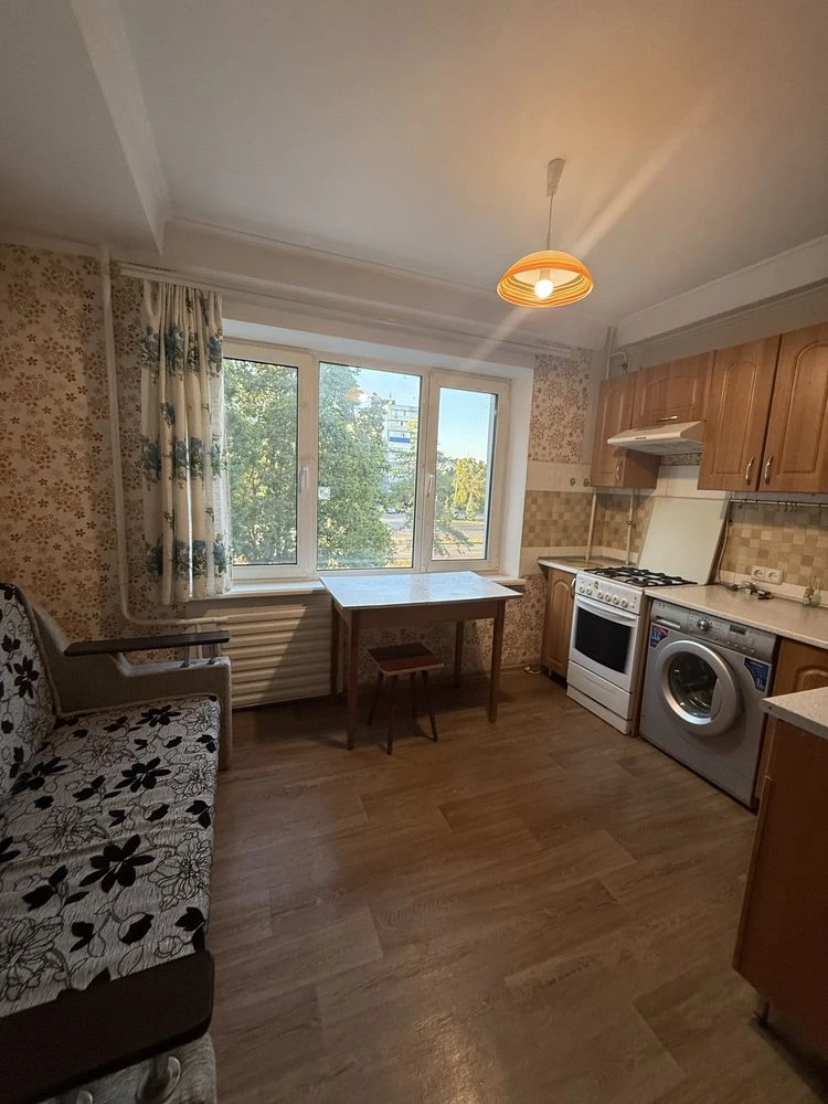 I will sell 2 sq.m. pr.Yubyleyny.Comfortable 3rd floor