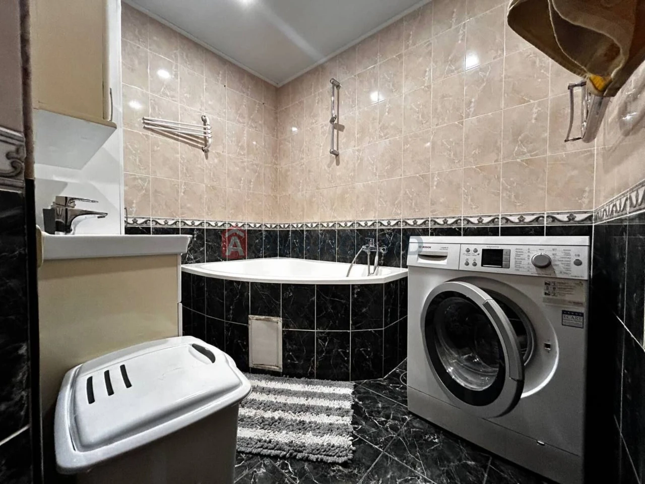 Продаж 4-кімнатної квартири | бульв. Центральний, 23