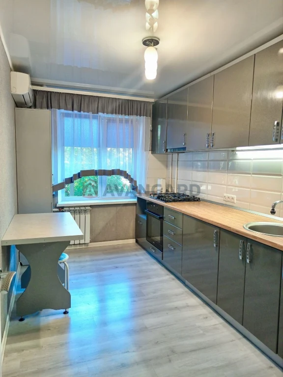 For sale 3-room apartment, Peremohy St., 135, TORG
