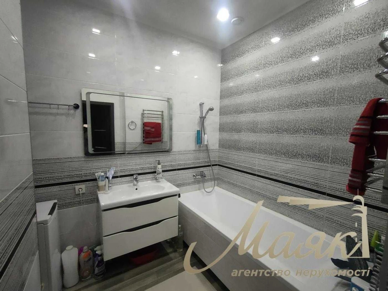E-home! 3-room apartment in residential complex Lermontova 4/12