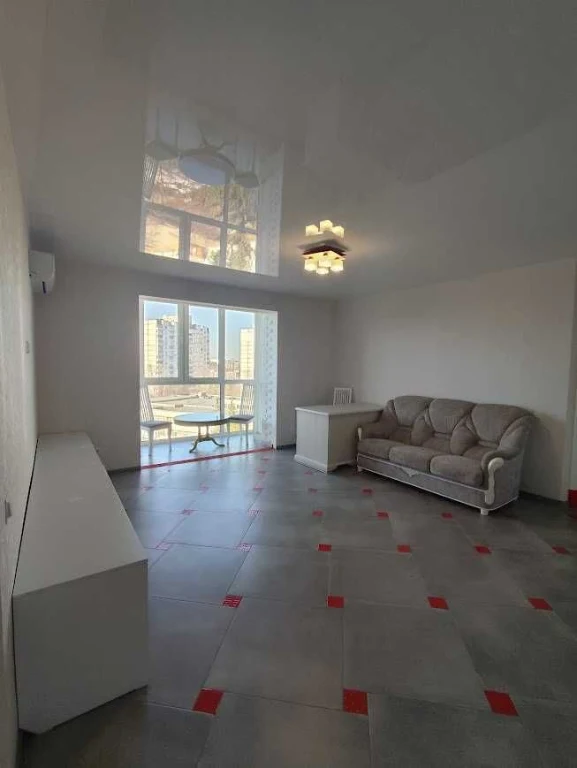 3 Glushkova Prospect, 30 - 3-room apartment with renovation, metro Teremki