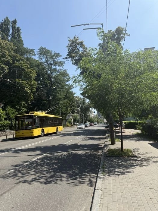 Продажа: Трехкомнатная квартира в центре Киева/ул. Ильенко 6