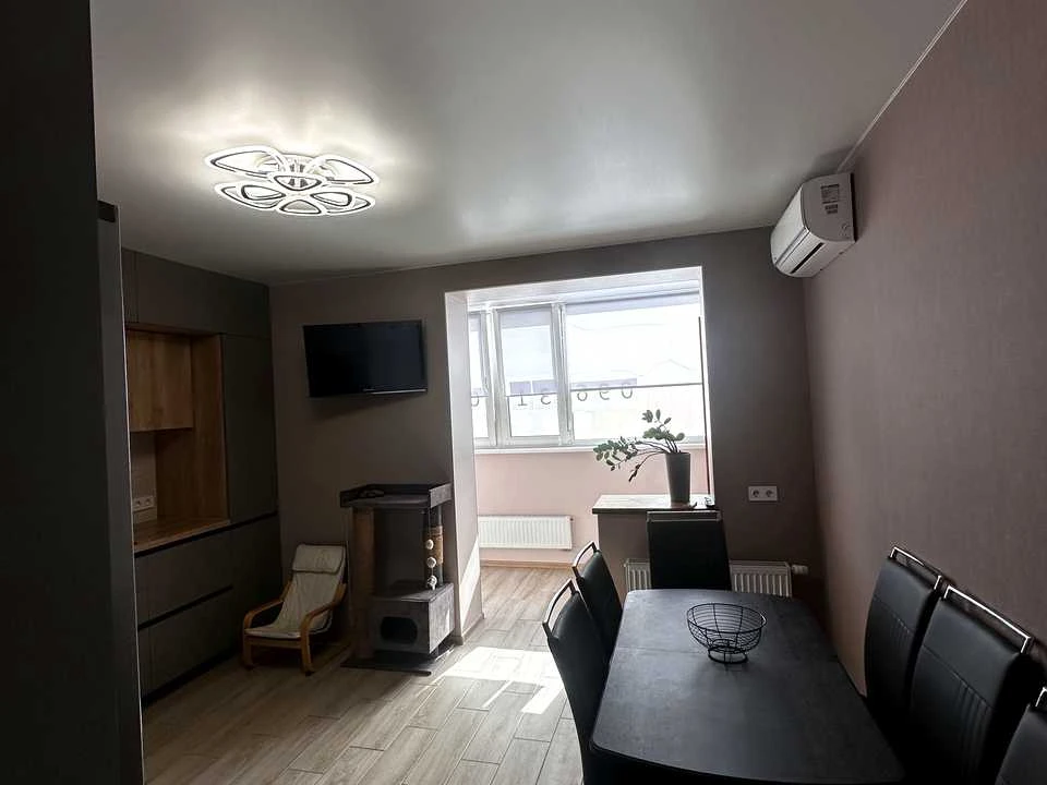 Apartment. Kharkiv, Heroiv Харкова Avenue