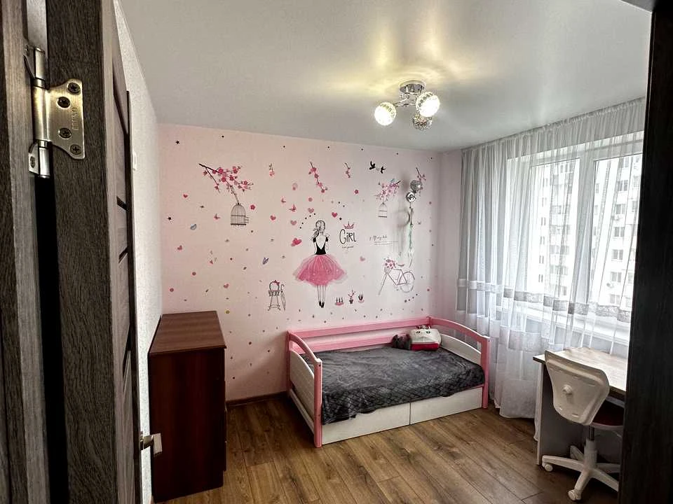 Apartment. Kharkiv, Heroiv Харкова Avenue