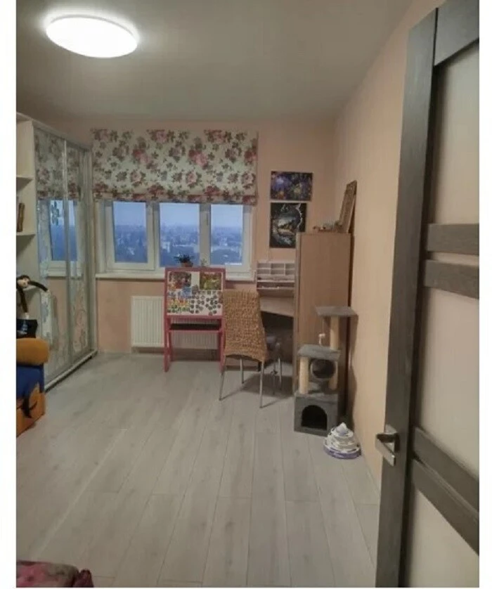 Продам трикімнатну квартиру (90 м²) у Києві, Дніпровський район