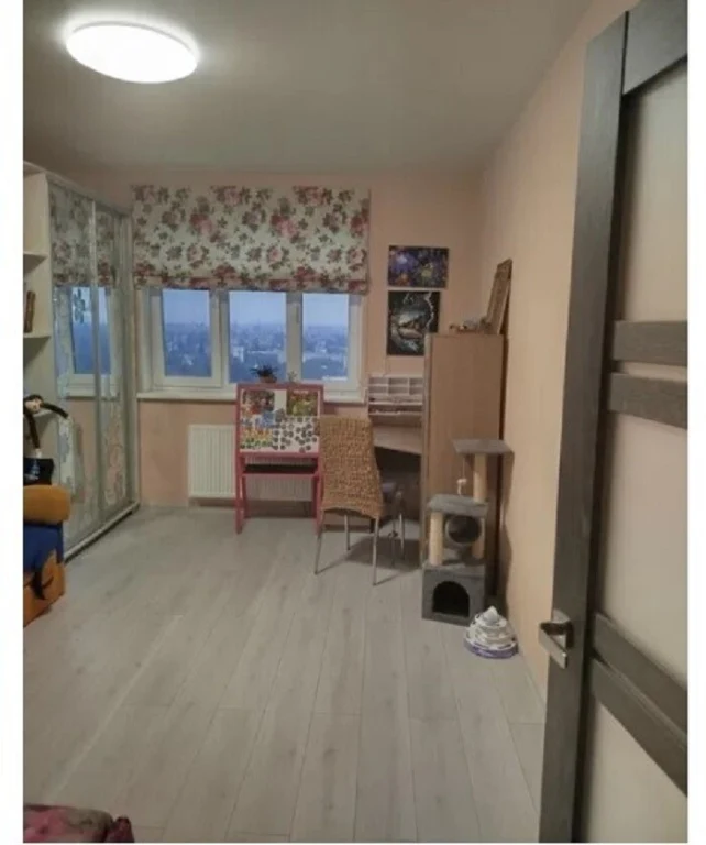 Продам трикімнатну квартиру (90 м²) у Києві, Дніпровський район
