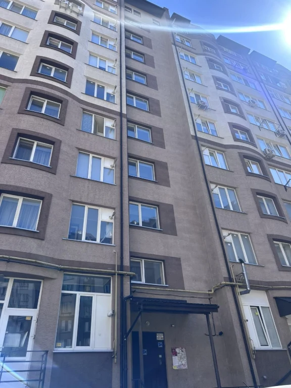 Продам 2-х петуховую квартиру на Каскаде.