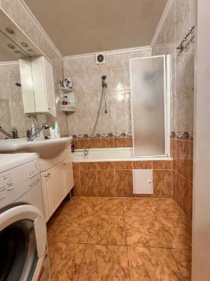 Продається 3 кімнатна Квартира з ремонтом