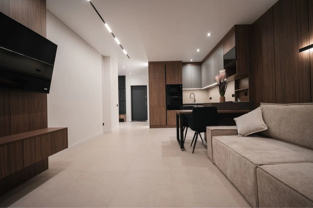 VIP продаж Manhattan Lite велика 2 кім квартиа біля Озера Фр