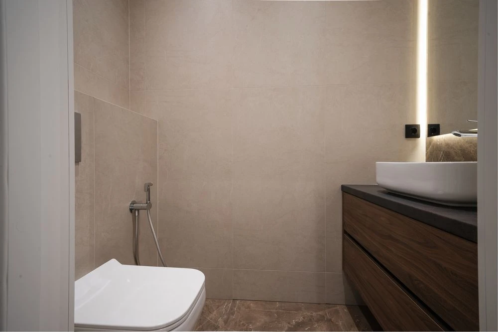 VIP продаж Manhattan Lite велика 2 кім квартиа біля Озера Фр