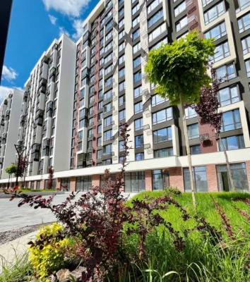 Продаж просторої та видової квартири в ЖК біля озера!