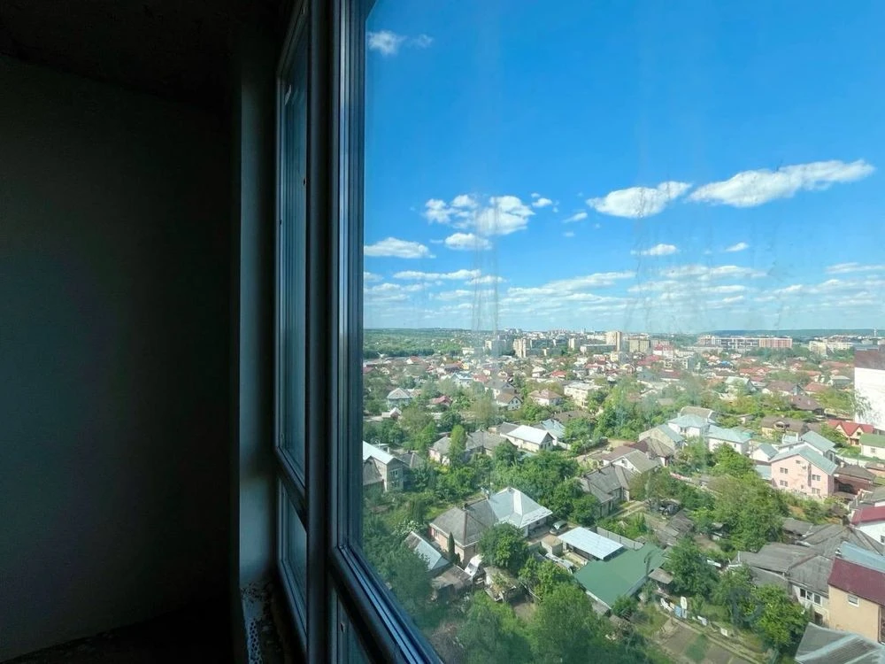 Продаж просторої та видової квартири в ЖК біля озера!