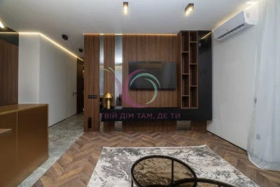 2-к. квартира з терасою та паркінгом по вул. Січових Стрільц