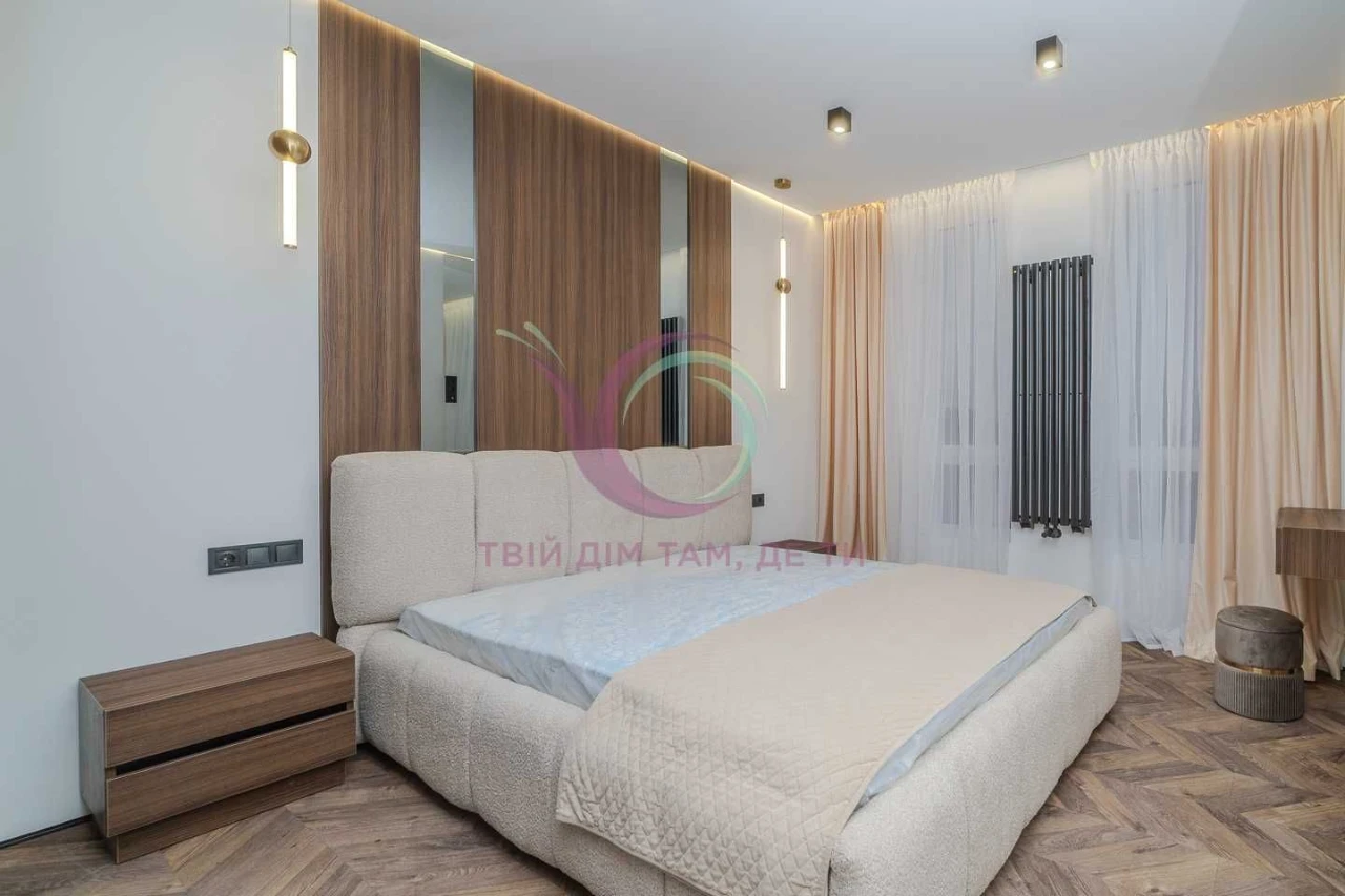 2-к. квартира з терасою та паркінгом по вул. Січових Стрільц