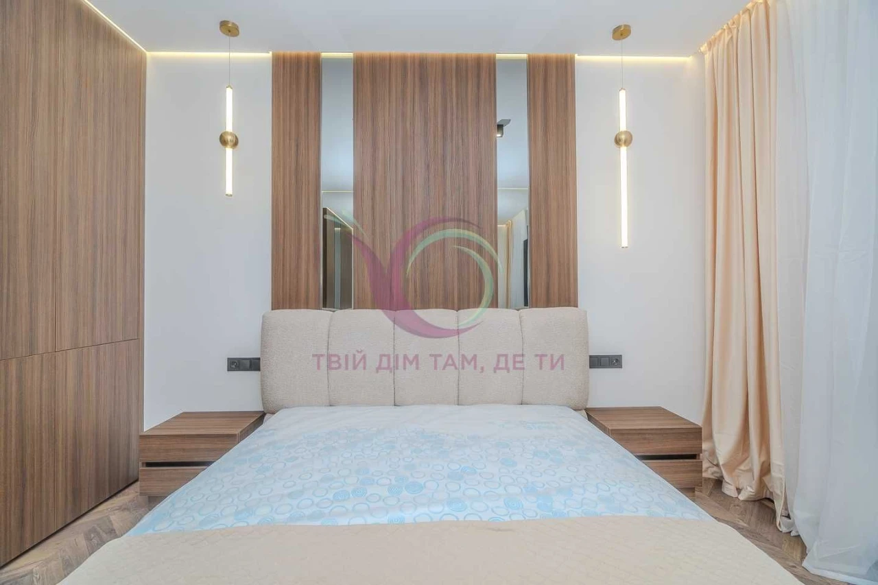 2-к. квартира з терасою та паркінгом по вул. Січових Стрільц