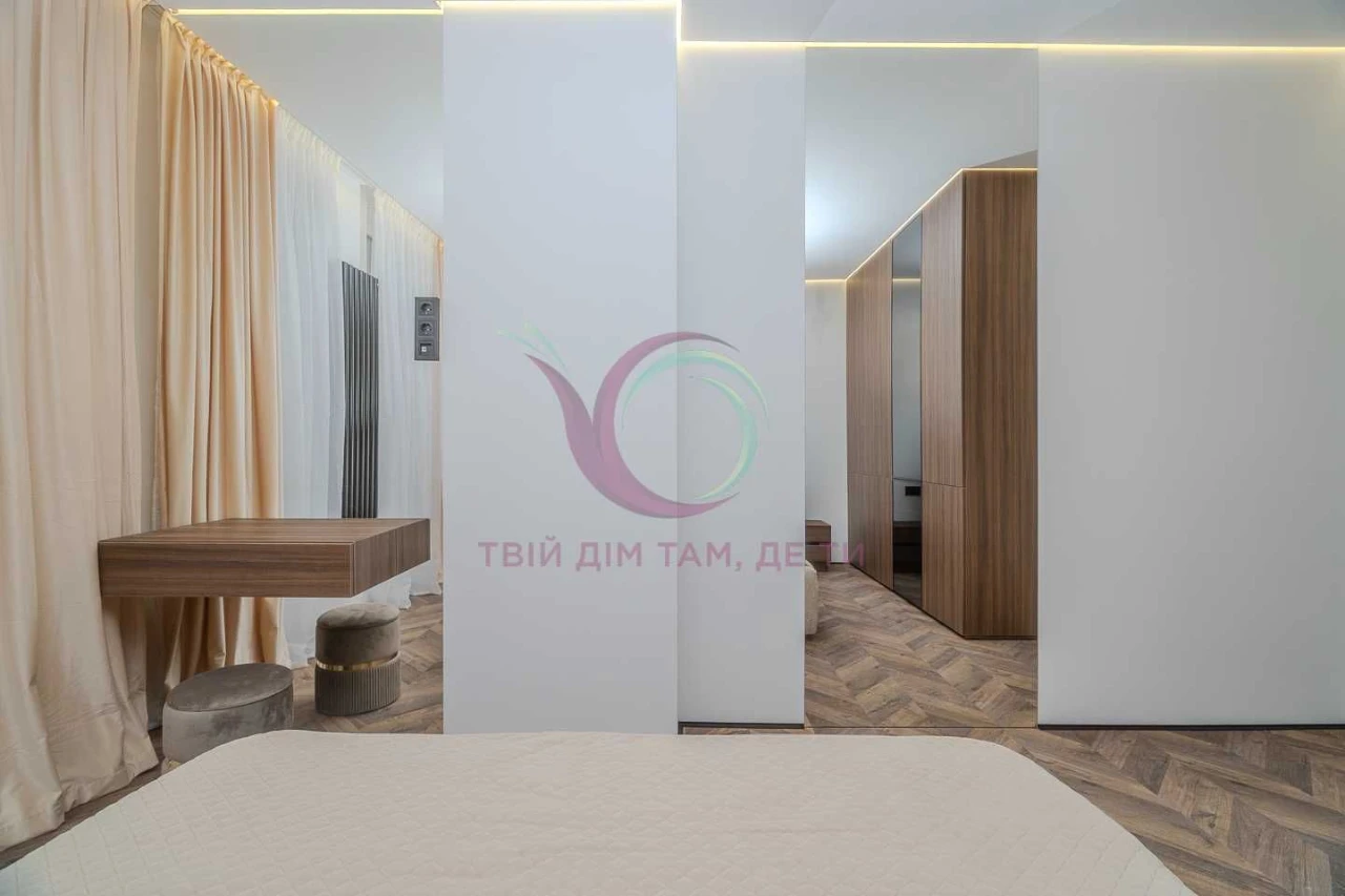 2-к. квартира з терасою та паркінгом по вул. Січових Стрільц