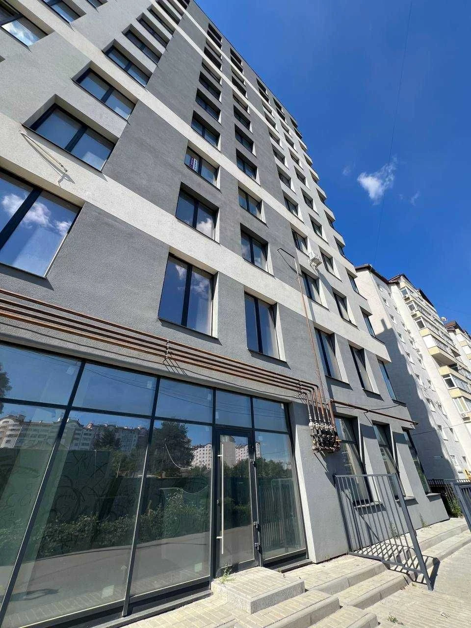 Продається велика 1-кімнатна квартира у збудованому будинку