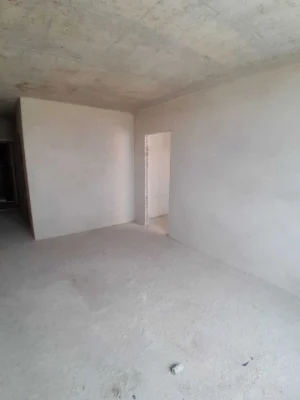 Продається велика 1-кімнатна квартира у збудованому будинку