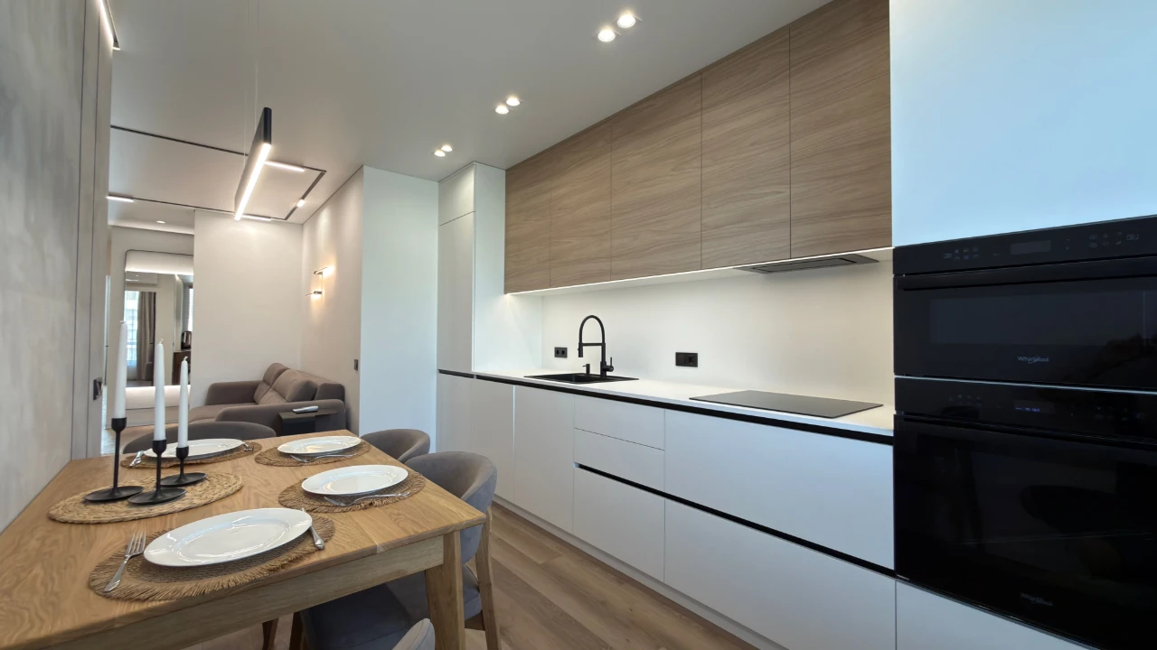 Продаж 2к квартири в функціоналом 3х кімнатної в центрі міст