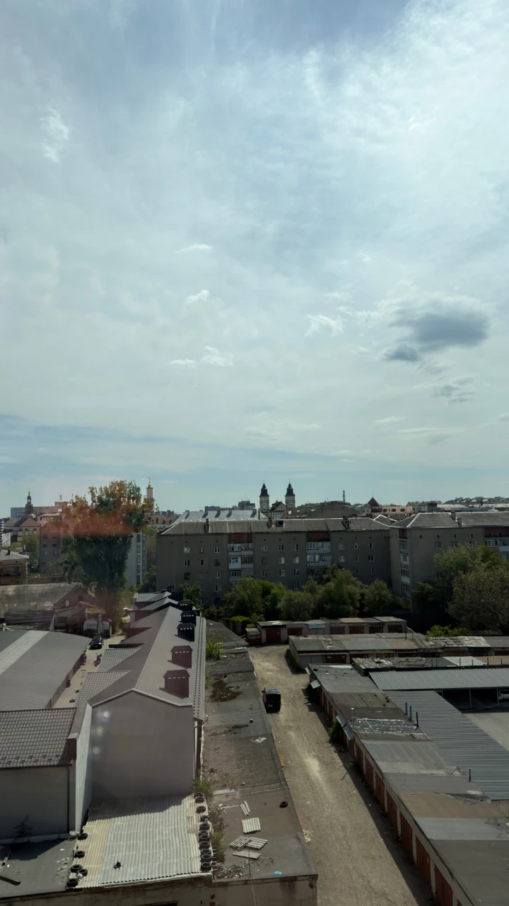 Продаж 2к квартири в функціоналом 3х кімнатної в центрі міст