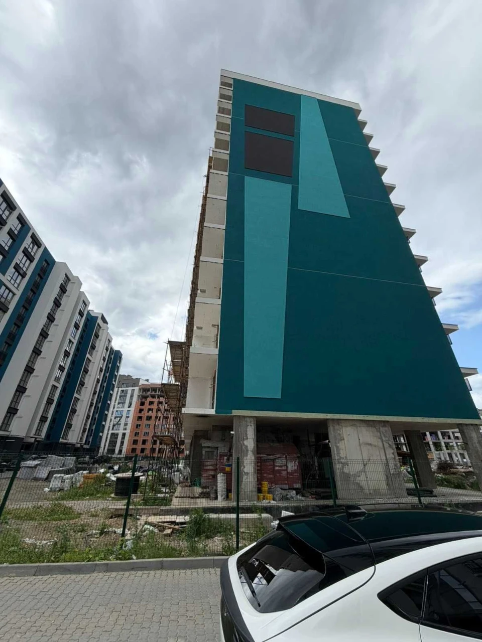 Обмін на авто + доплата. Продається 3 кімнатна квартира 85 м