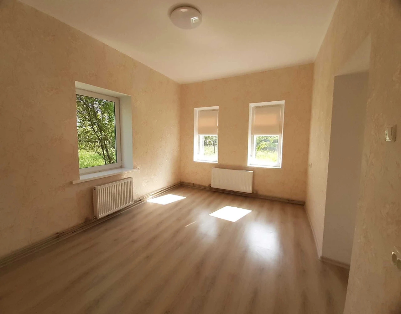 Продається великий будинок 144 м², в Салтівці, з ремонтом, є газ//