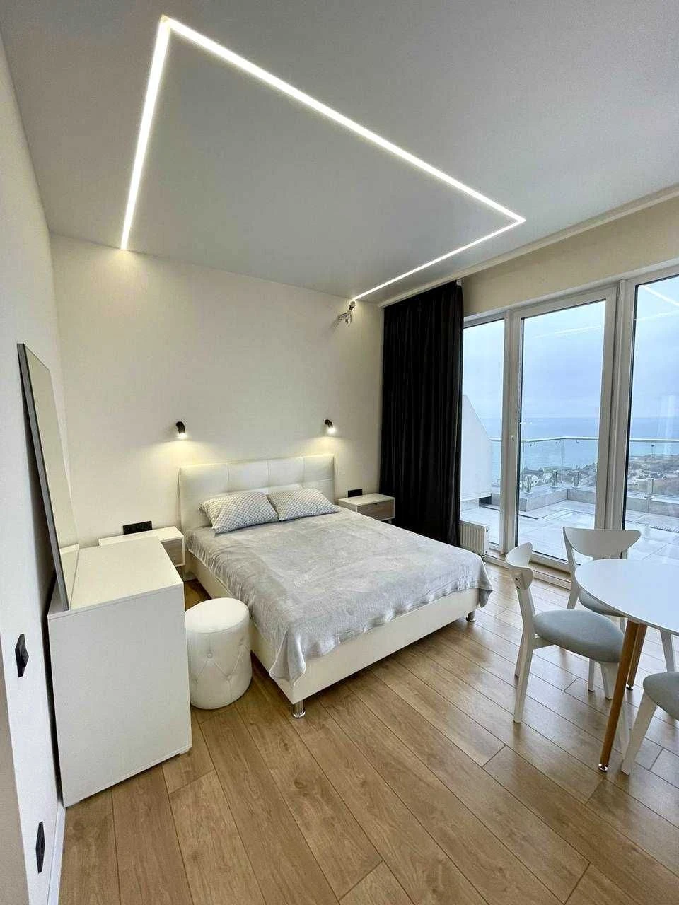 Продажа 1-комн. квартиры с террасой 16 м² и видом на море в