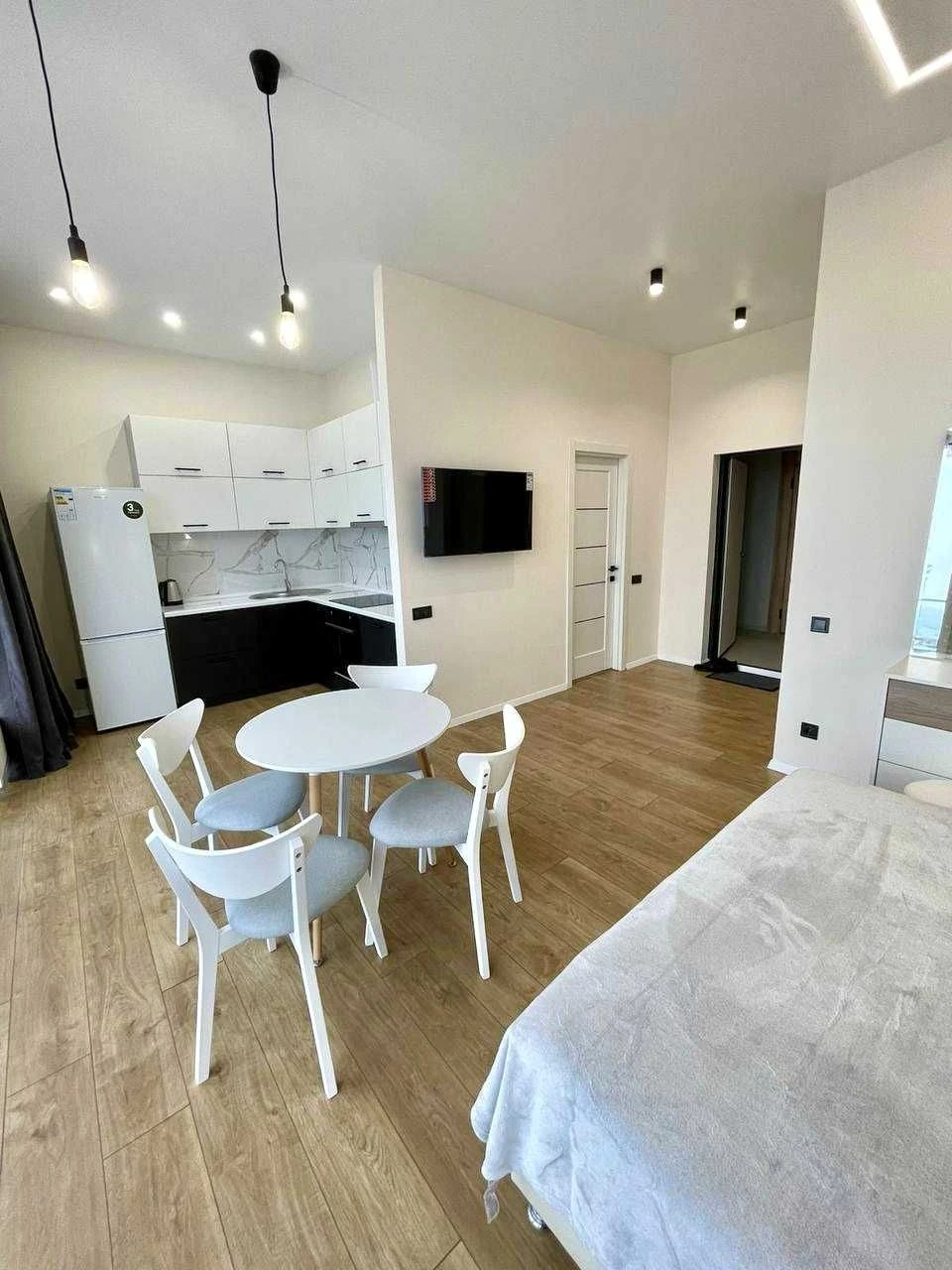 Продажа 1-комн. квартиры с террасой 16 м² и видом на море в
