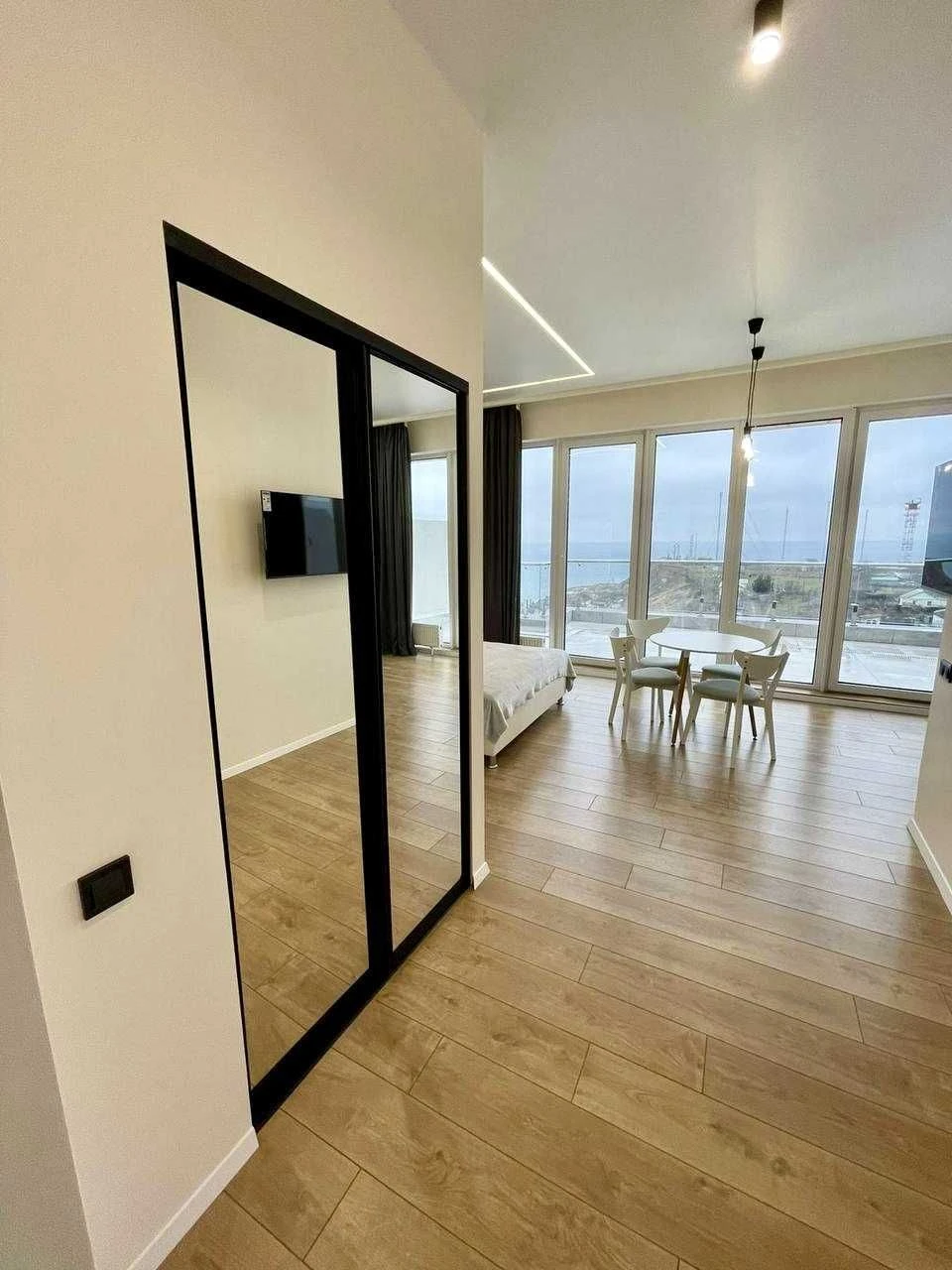 Продажа 1-комн. квартиры с террасой 16 м² и видом на море в