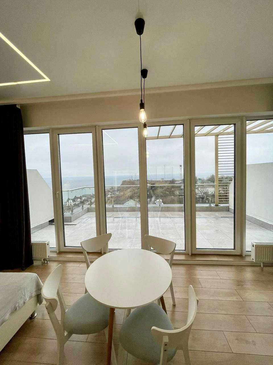 Продажа 1-комн. квартиры с террасой 16 м² и видом на море в