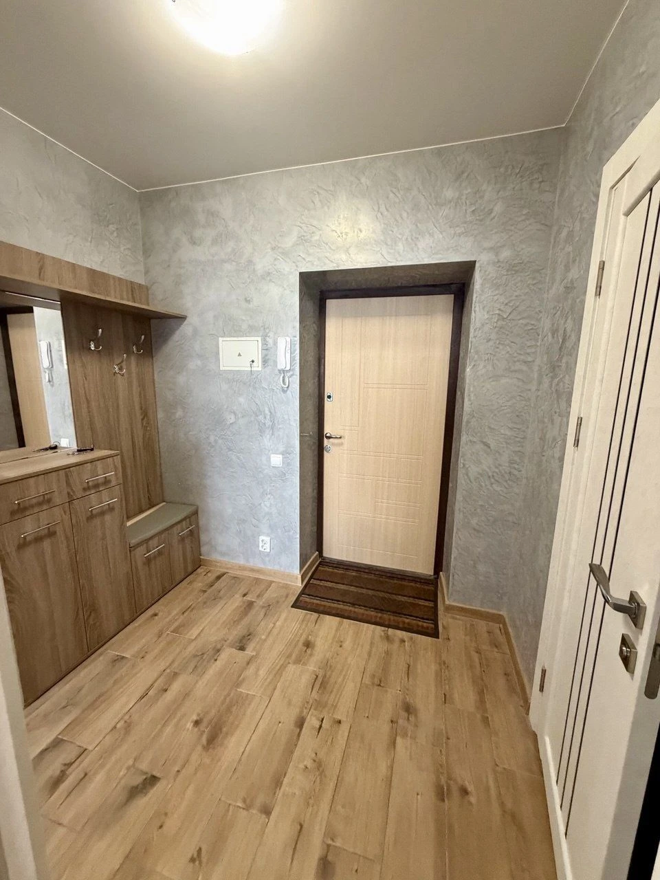 Продам 1-кімнатну квартиру в ЖК Домбровський. Центр города, закрытый двор