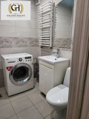 Продам 2 кімнатну квартиру в центрі міста
