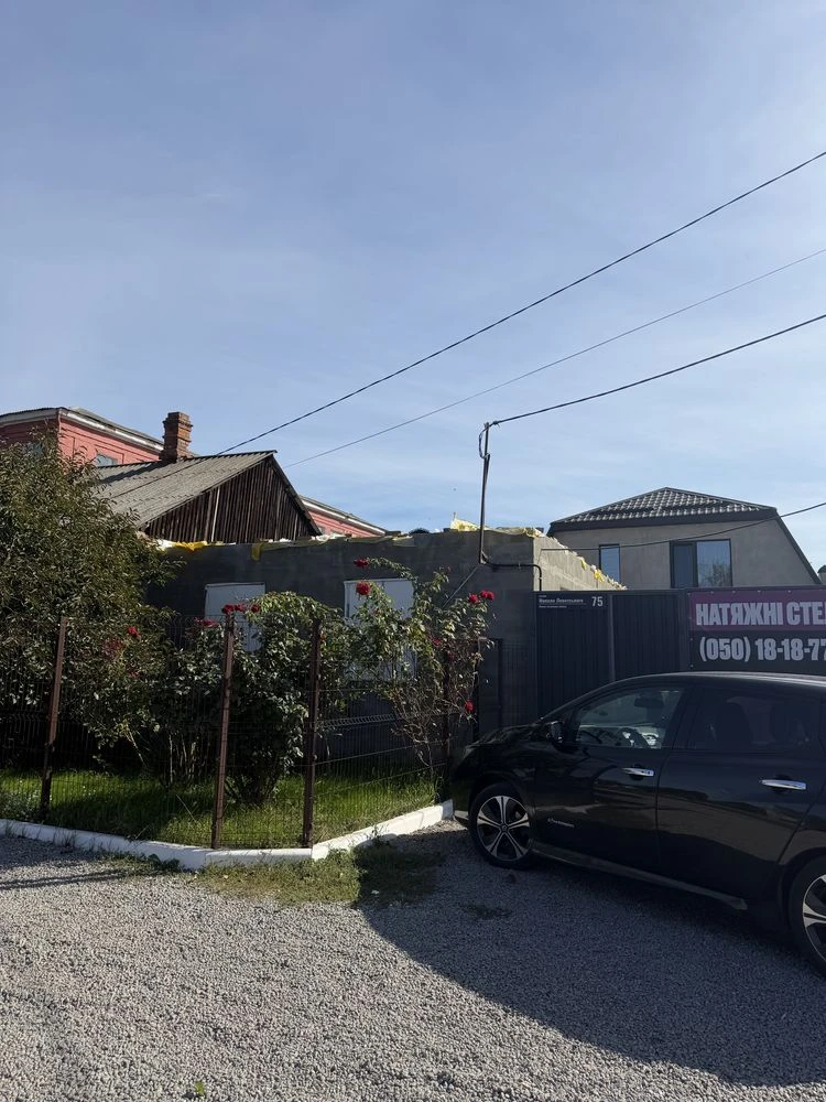 Продам двоповерховий будинок з ділянкою 4 сотки