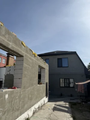 Продам двоповерховий будинок з ділянкою 4 сотки