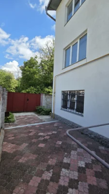 House for sale near the Airport. In good condition - ready to move in