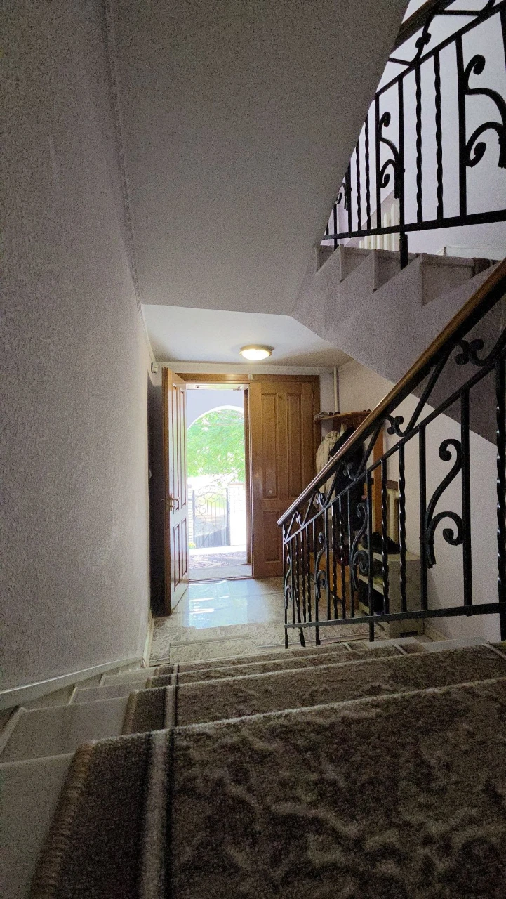 House for sale near the Airport. In good condition - ready to move in
