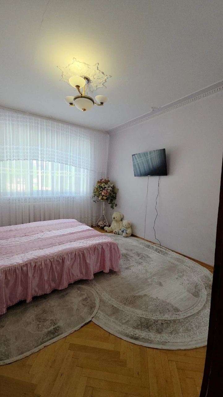 House for sale near the Airport. In good condition - ready to move in