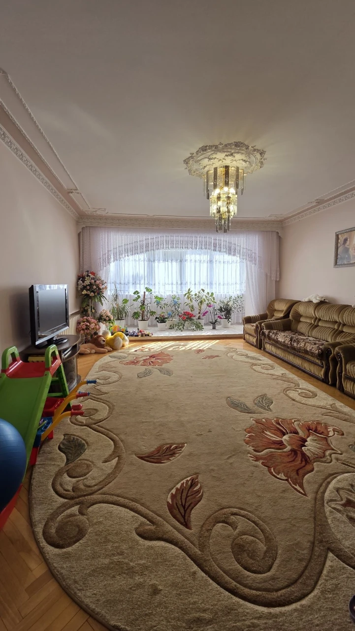 House for sale near the Airport. In good condition - ready to move in