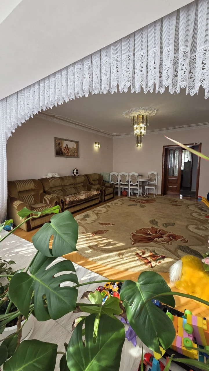 House for sale near the Airport. In good condition - ready to move in