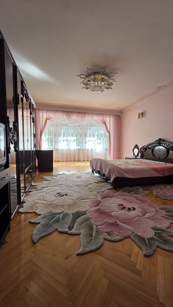 House for sale near the Airport. In good condition - ready to move in