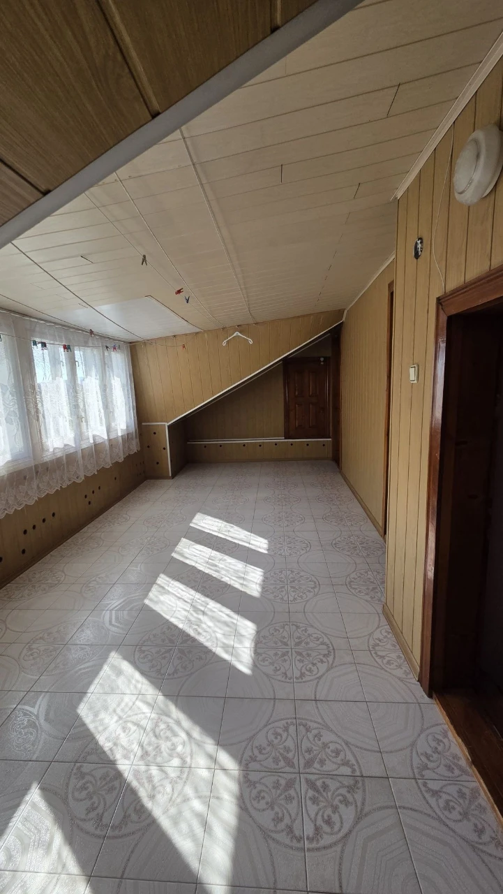 House for sale near the Airport. In good condition - ready to move in