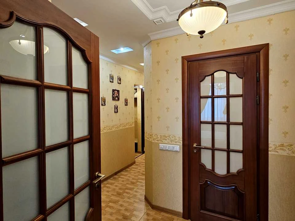 Квартира. Киев, улица Верховинная