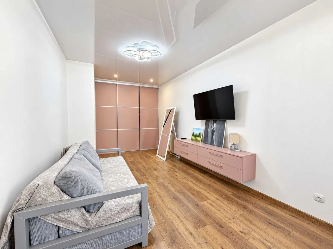 Sale of a 1-room apartment in residential complex "Malv", St. Ugorska, 14