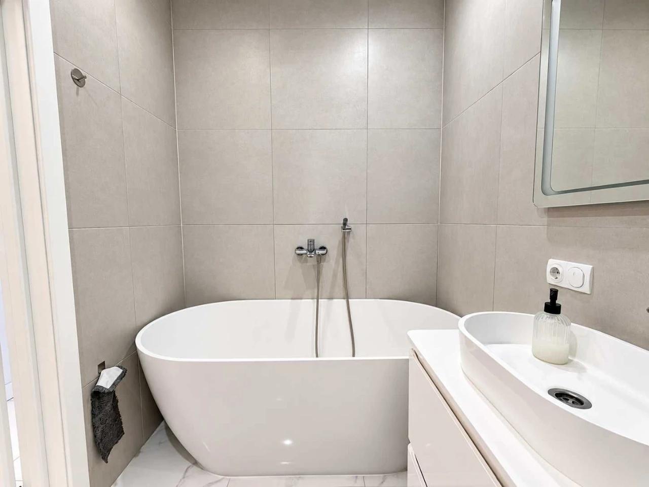 Sale of a 1-room apartment in residential complex "Malv", St. Ugorska, 14